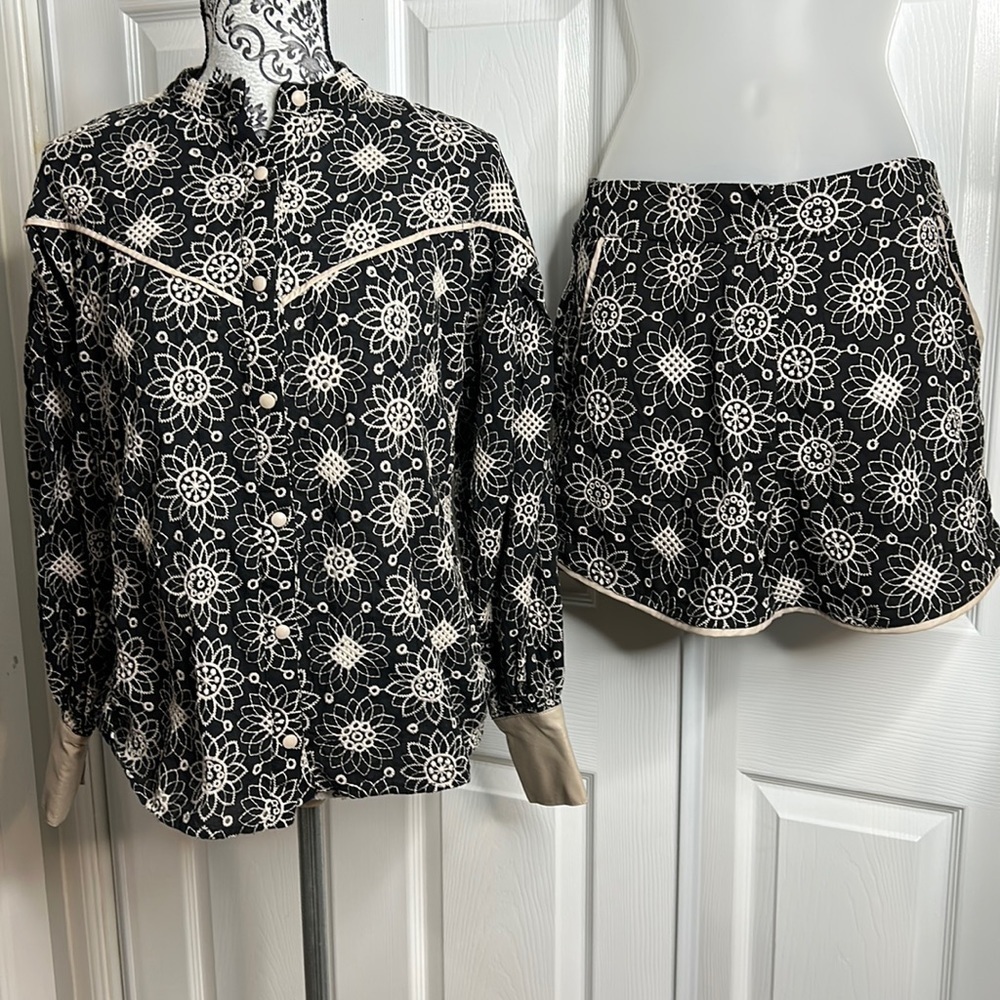 Black Floral Western-Style Button-Up Top - Black & White